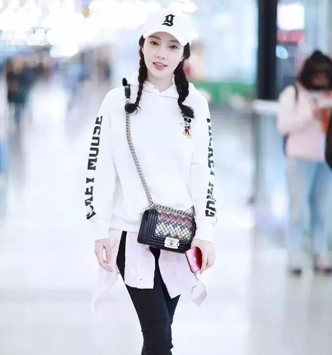 今年秋冬最chic！原來短發(fā)和帽子這么配??！