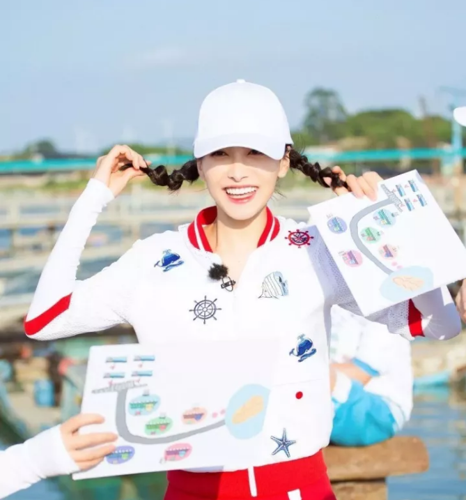 今年秋冬最chic！原來短發(fā)和帽子這么配?。? border=