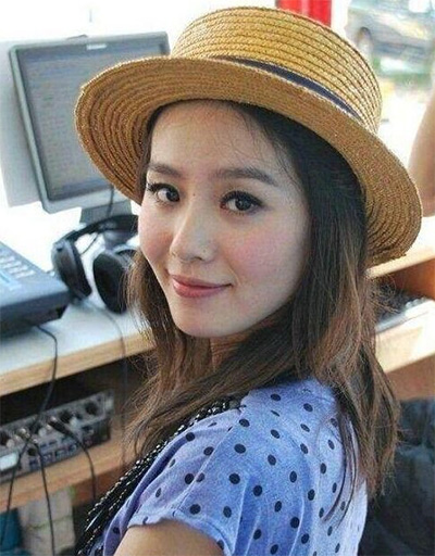 看看女星們花式戴草帽的帽子戲法！