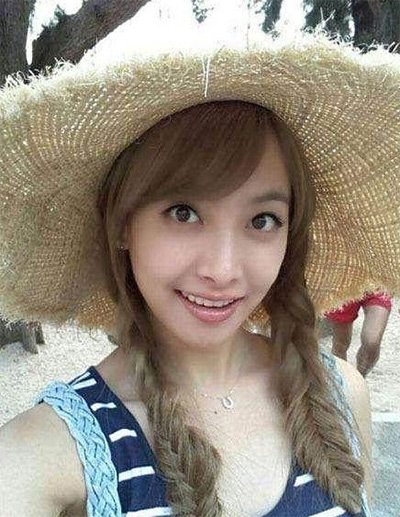看看女星們花式戴草帽的帽子戲法！